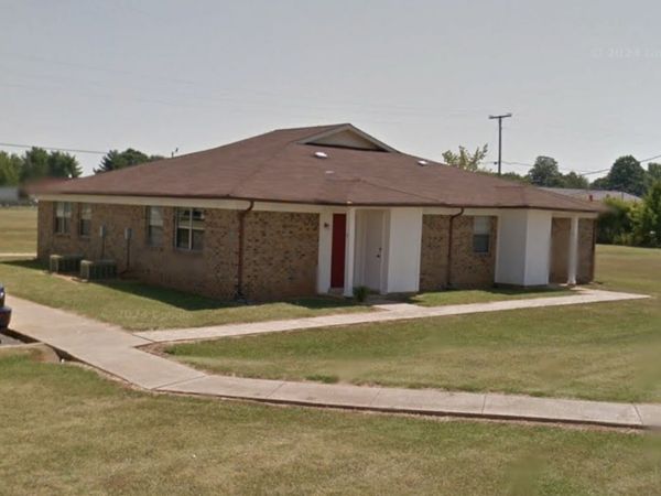 113 Hillview Apartments Dr , Unit 9, Mc Kenzie, TN 38201