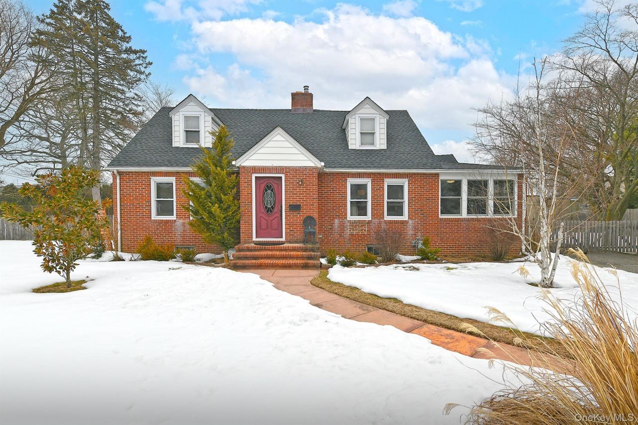 1 Central Street, Greenlawn, NY 11740 Main Photo