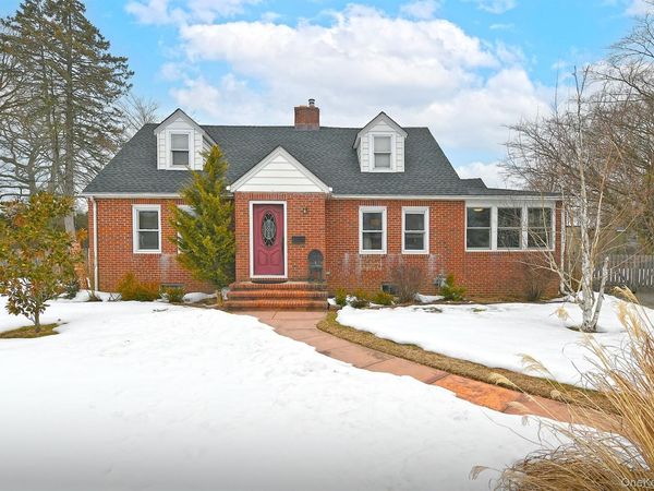 1 Central Street, Greenlawn, NY 11740