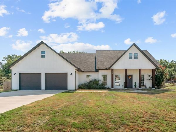 325 Berryhill Drive, Springtown, TX 76082