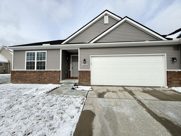 10290 Swan Lake Circle, Ypsilanti, MI 48197