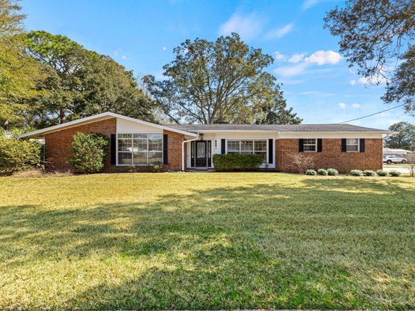 650 NE Country Club Avenue, Fort Walton Beach, FL 32547