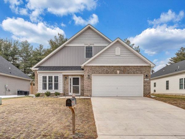 2044 Heys LN, Vinton, VA 24179