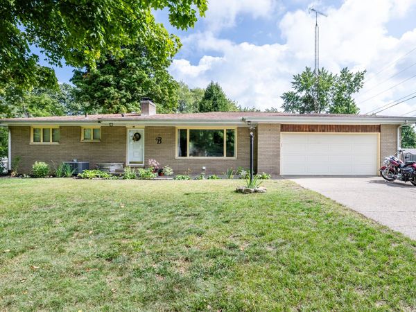 1593 Columbus Avenue, Benton Harbor, MI 49022