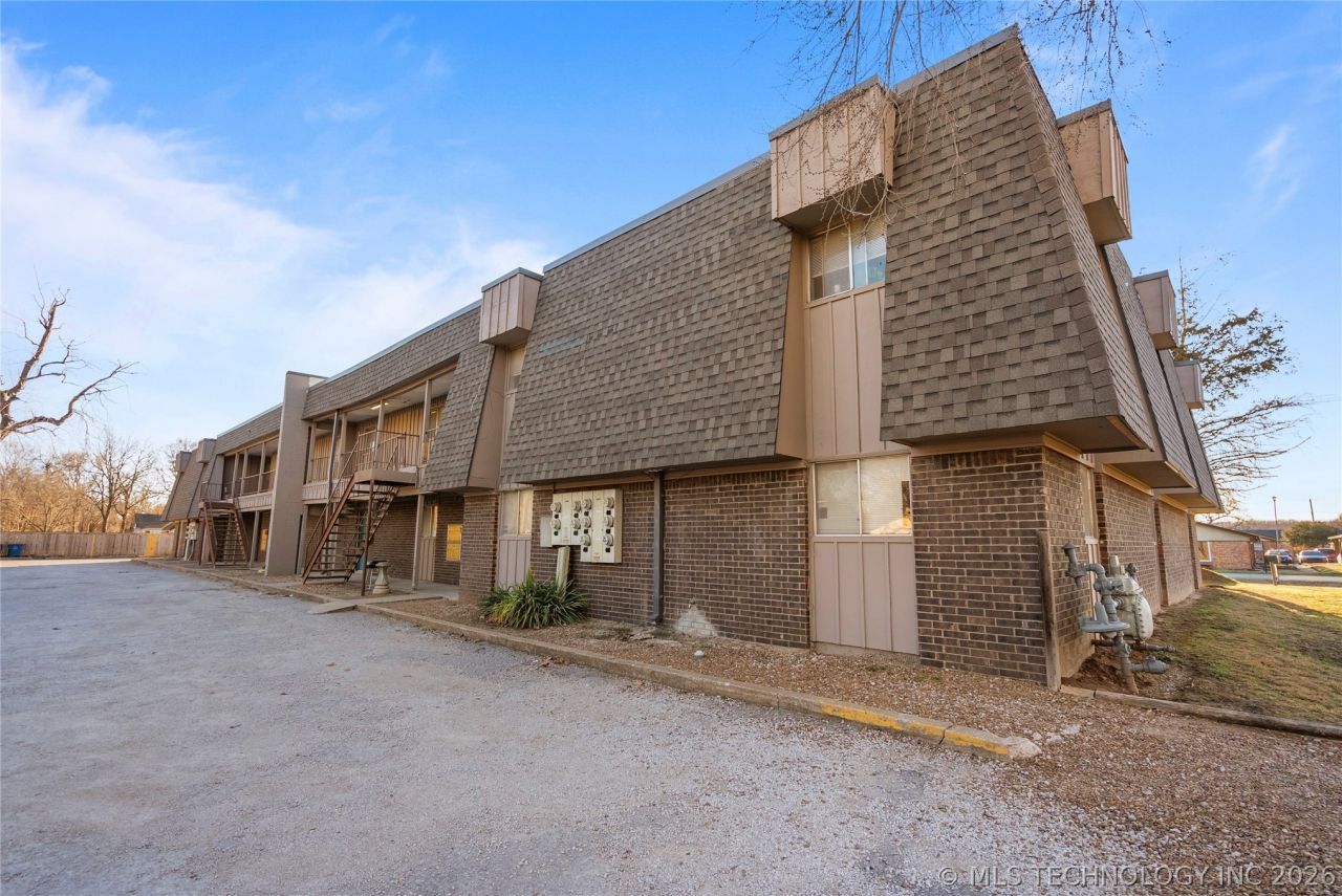 5623 S Quincy Avenue, Tulsa, OK 74105 Main Photo