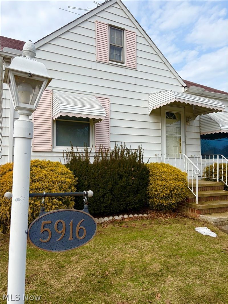 5916 W 54th Street, Parma, OH 44129 Main Photo