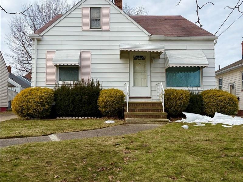 5916 W 54th Street, Parma, OH 44129 Photo 2