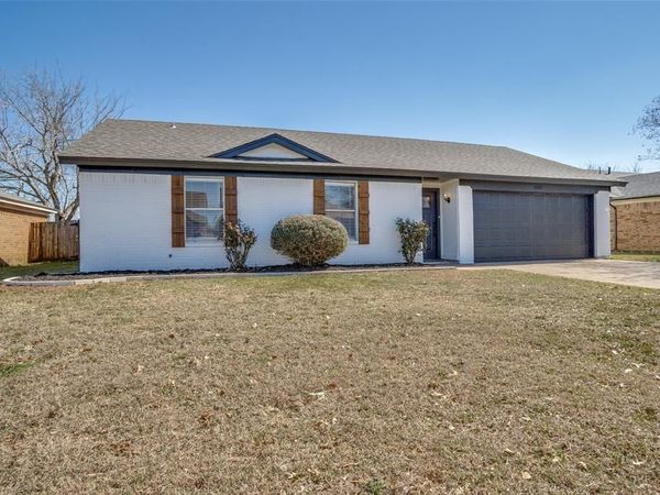 6009 Maple Springs Drive, Arlington, TX 76001