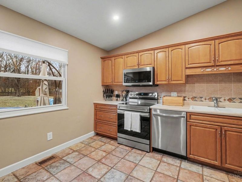 2017 Broadhurst Avenue, Springfield Twp., OH 45240 Photo 10