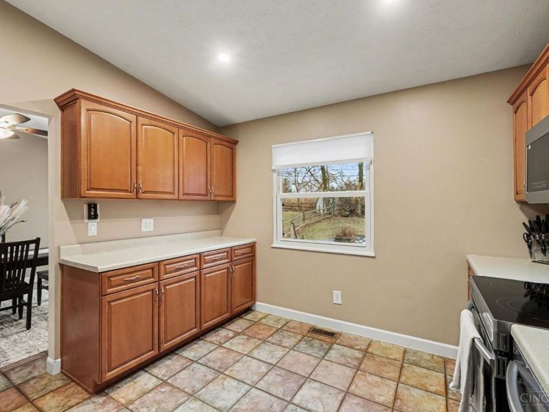 2017 Broadhurst Avenue, Springfield Twp., OH 45240 Photo 8