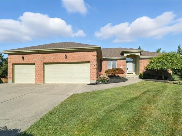 9372 Parkside Drive, Centerville, OH 45458