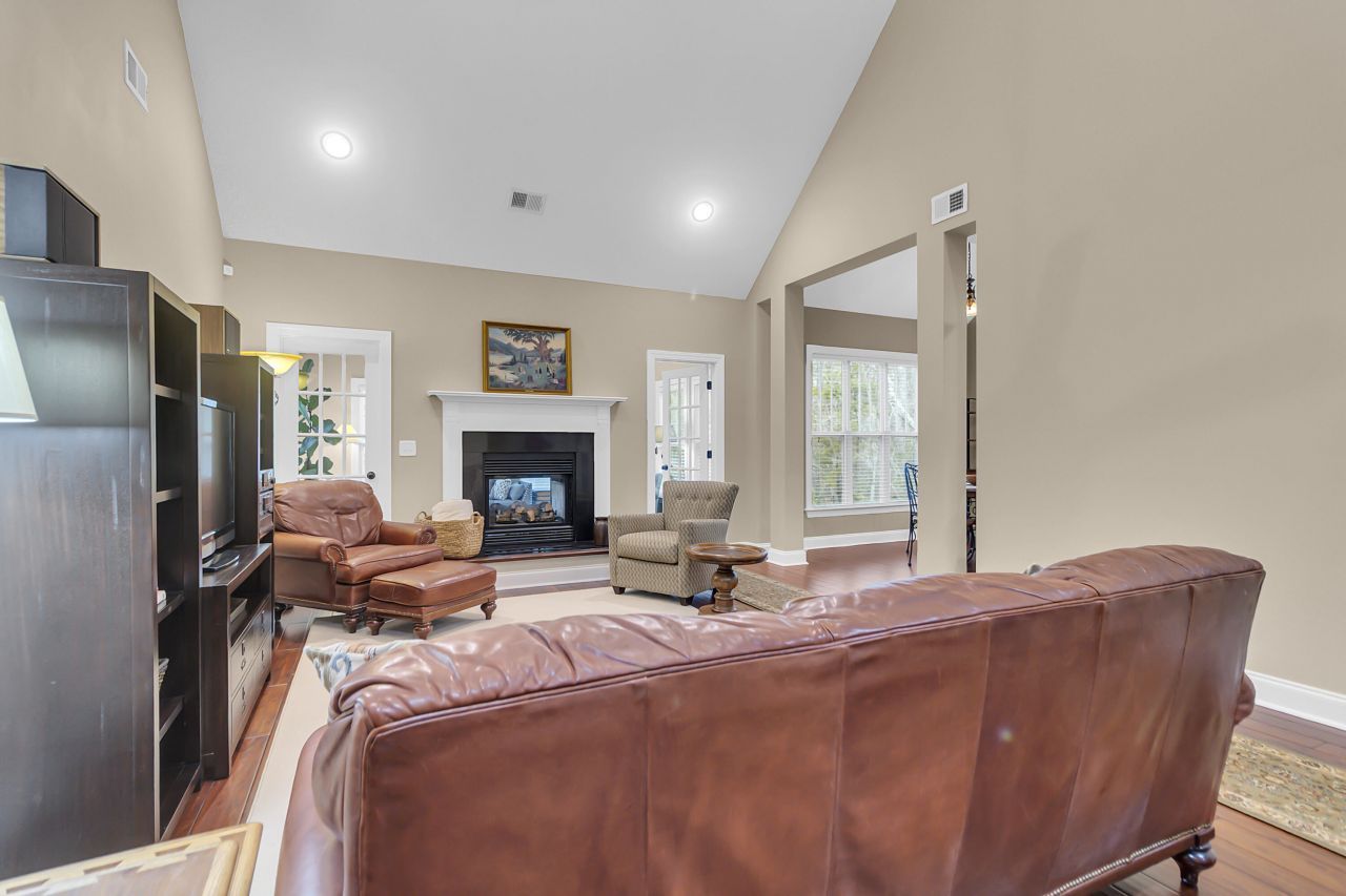 1022 Legacy Lane Photo 11