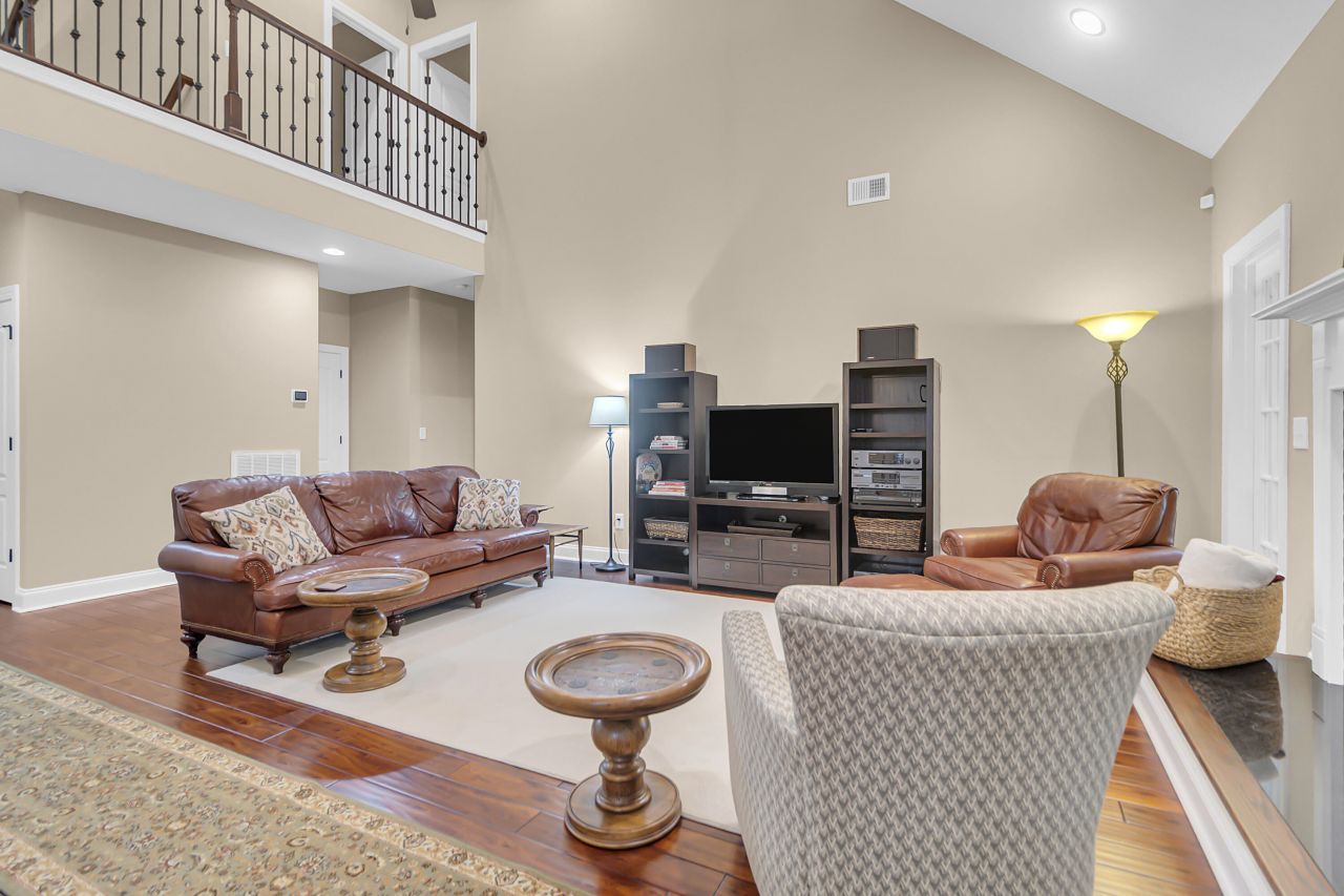 1022 Legacy Lane Photo 13