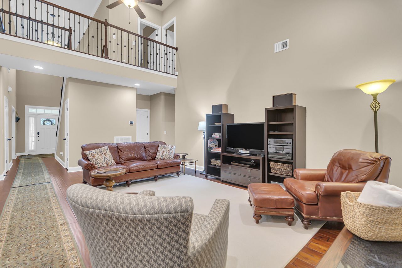 1022 Legacy Lane Photo 14