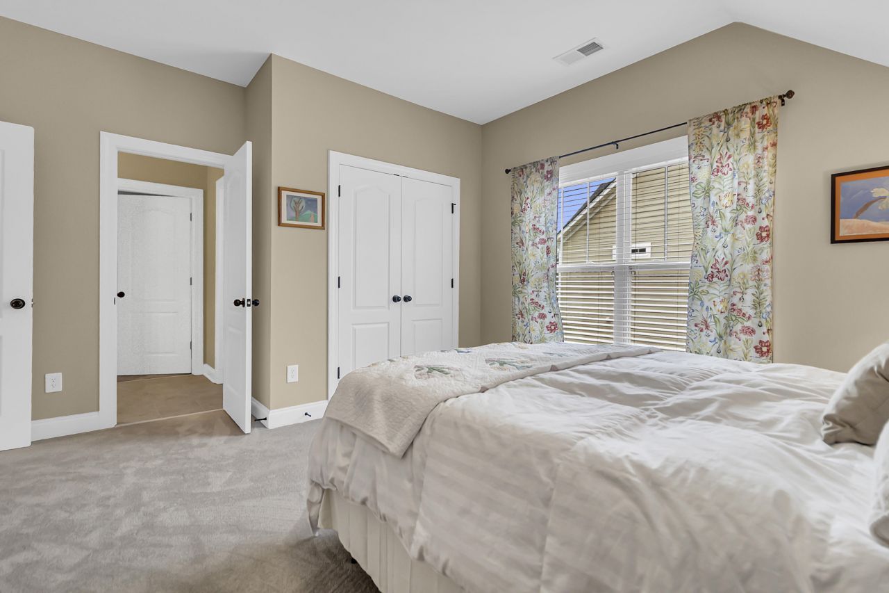 1022 Legacy Lane Photo 36