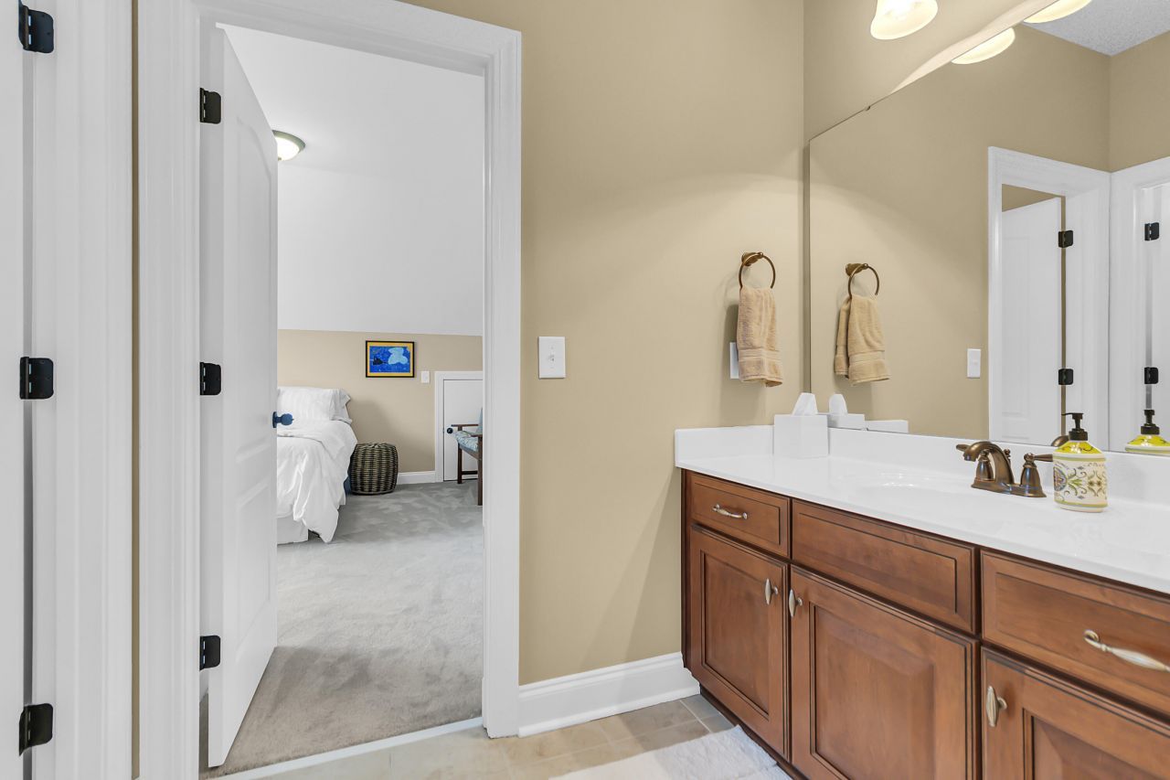 1022 Legacy Lane Photo 37