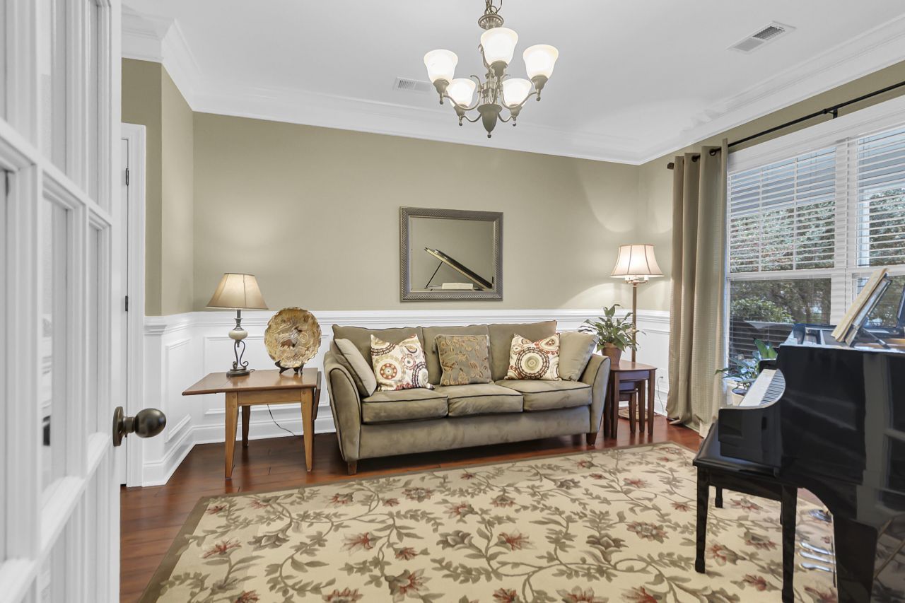 1022 Legacy Lane Photo 7