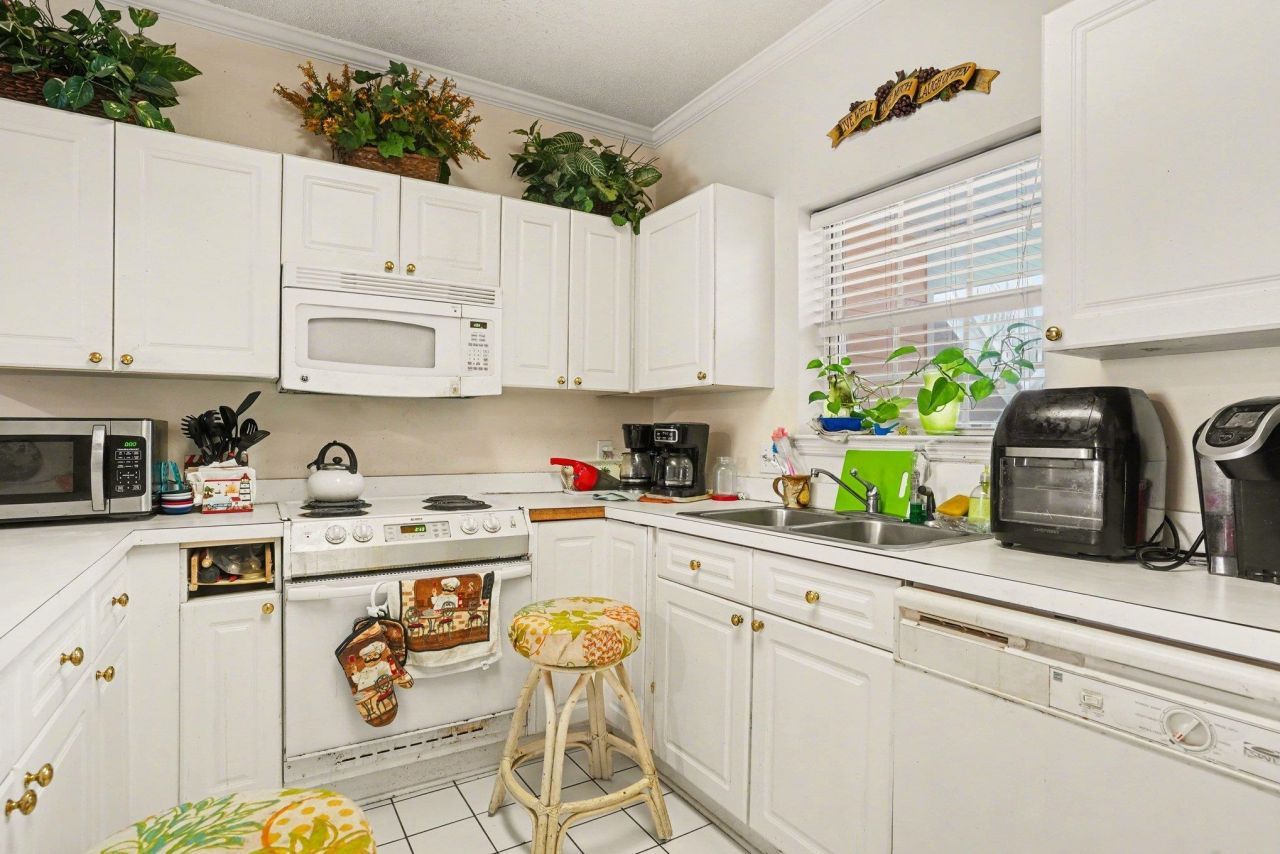 4835 Carnation Circle  Photo 11