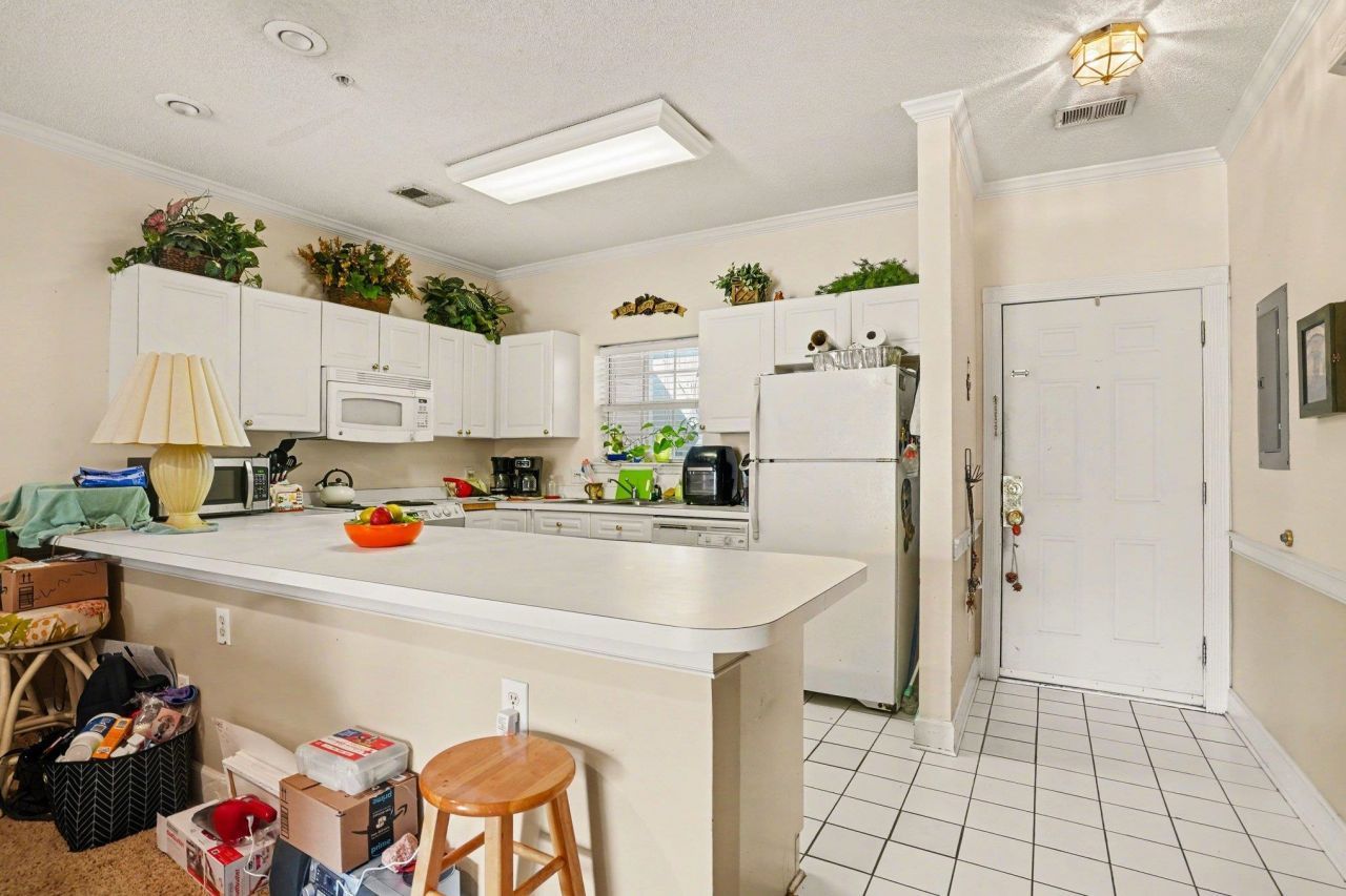 4835 Carnation Circle  Photo 9