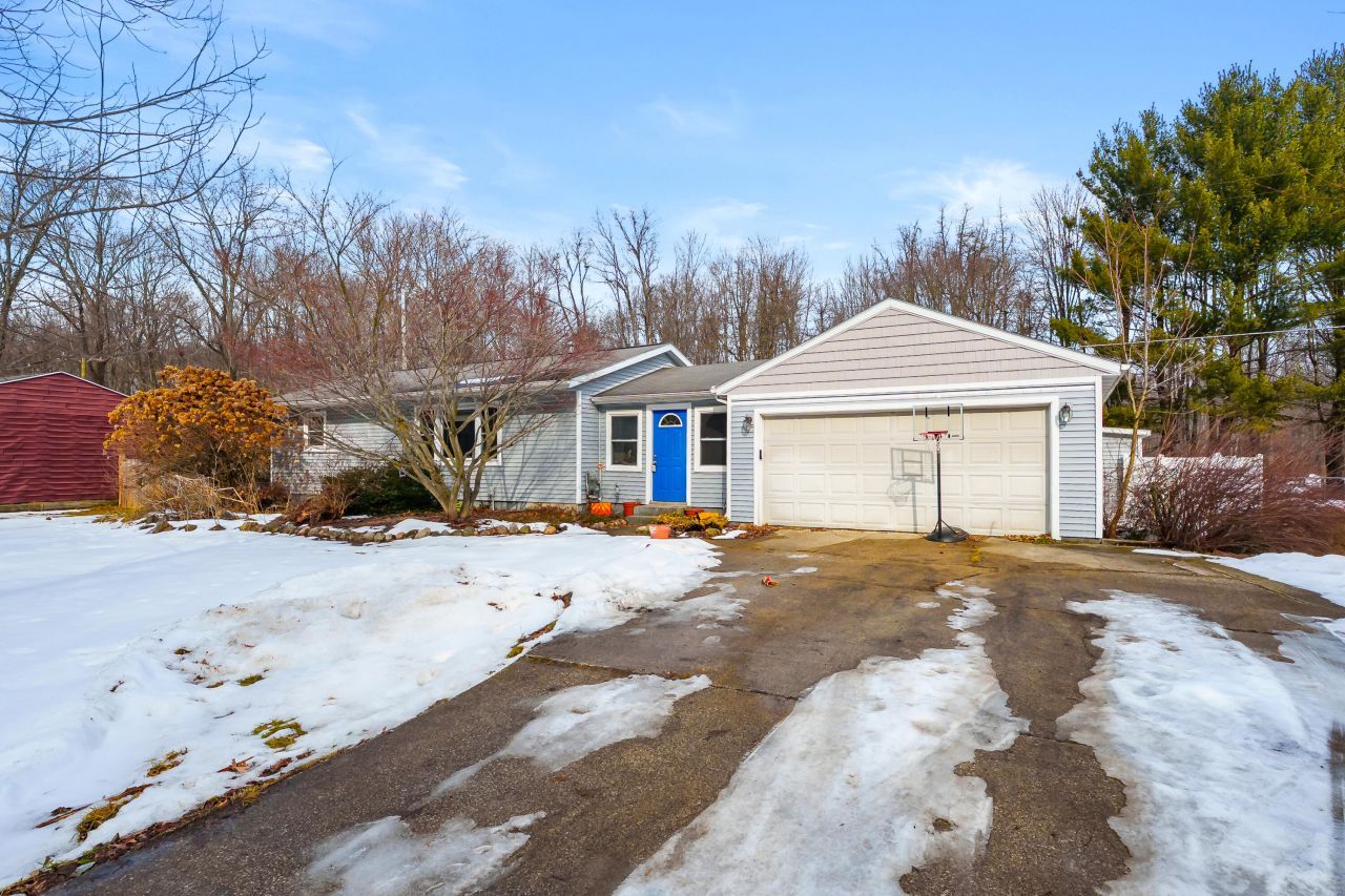 5595 E S Avenue, Vicksburg, MI 49097 Main Photo