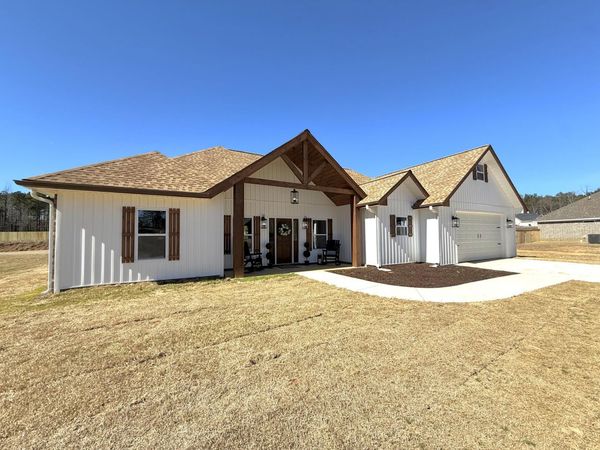 106 Coreyâ??S Dr, Mathiston, MS 39752