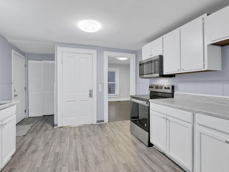 2475 Parkwood Avenue, Columbus, OH 43211 Photo 10