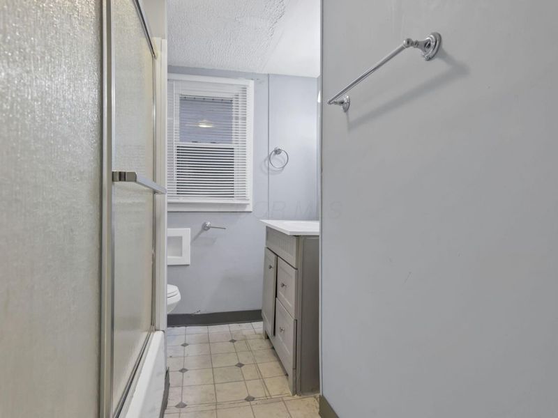 2475 Parkwood Avenue, Columbus, OH 43211 Photo 21