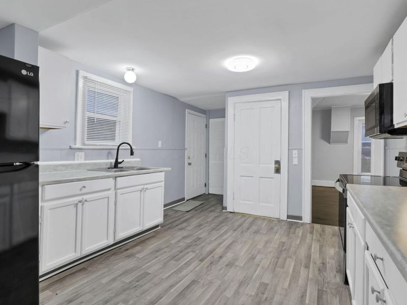 2475 Parkwood Avenue, Columbus, OH 43211 Photo 9