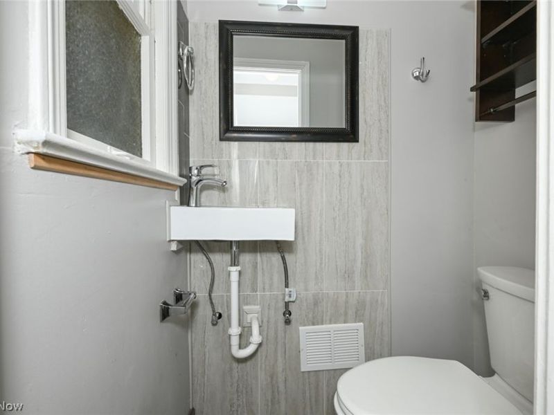 3699 Bainbridge Road, Cleveland, OH 44118 Photo 16