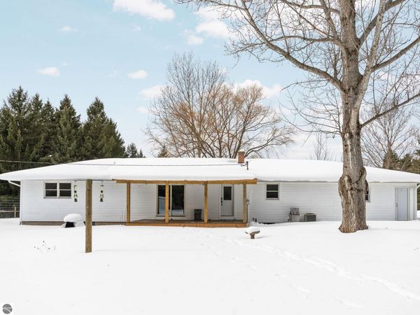 2075 Lake Leelanau S, Lake Leelanau, MI 49653