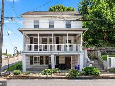 18 MANCHESTER STREET, GLEN ROCK, PA 17327