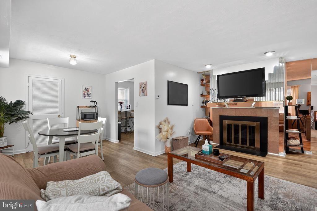 4000 Gypsy Lane, Unit 527, Philadelphia, PA 19129 Main Photo