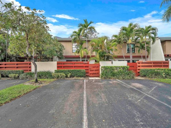 3904 Parkside Ln, Hollywood, FL 33021