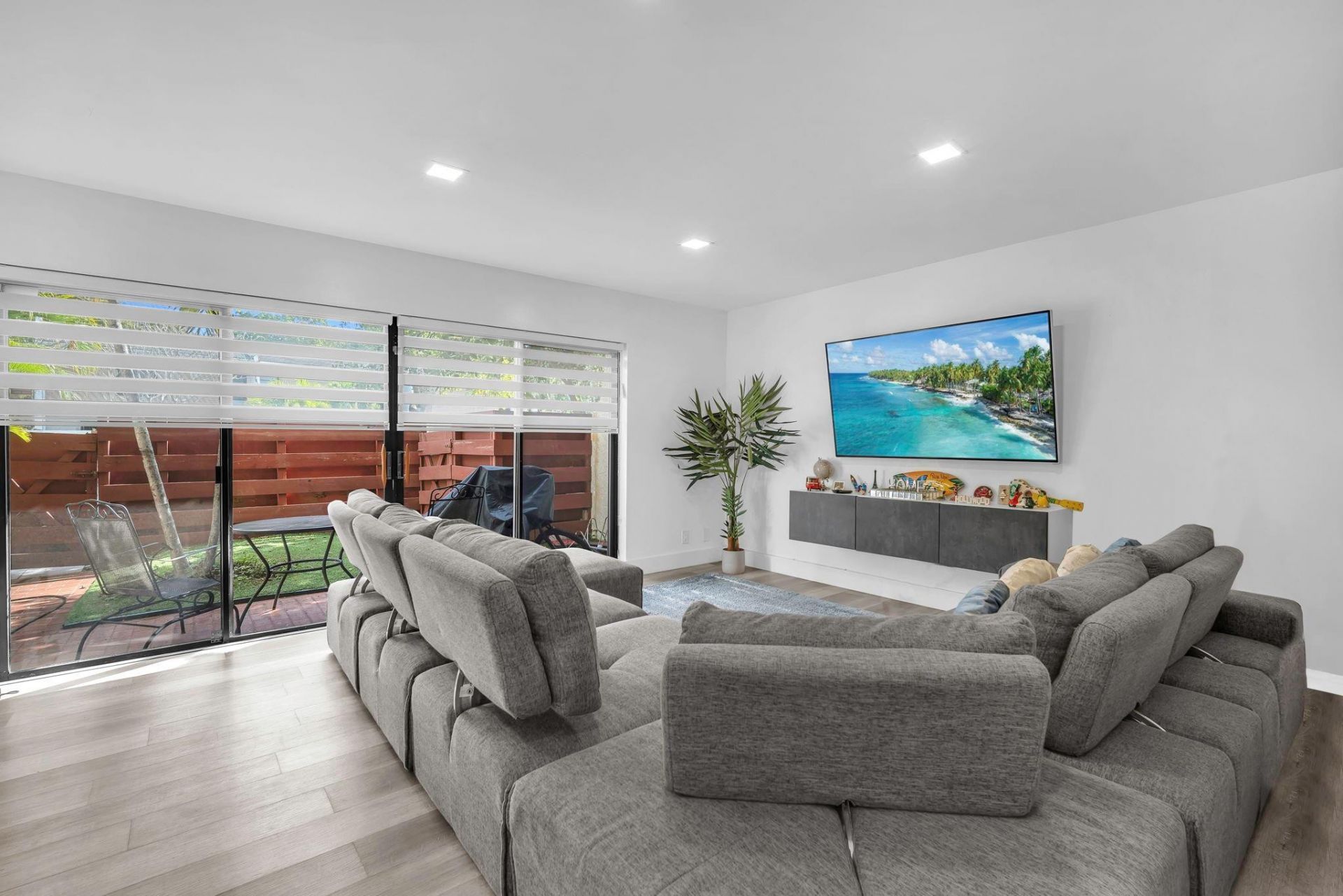 3904 Parkside Lane, Hollywood, FL 33021 Photo