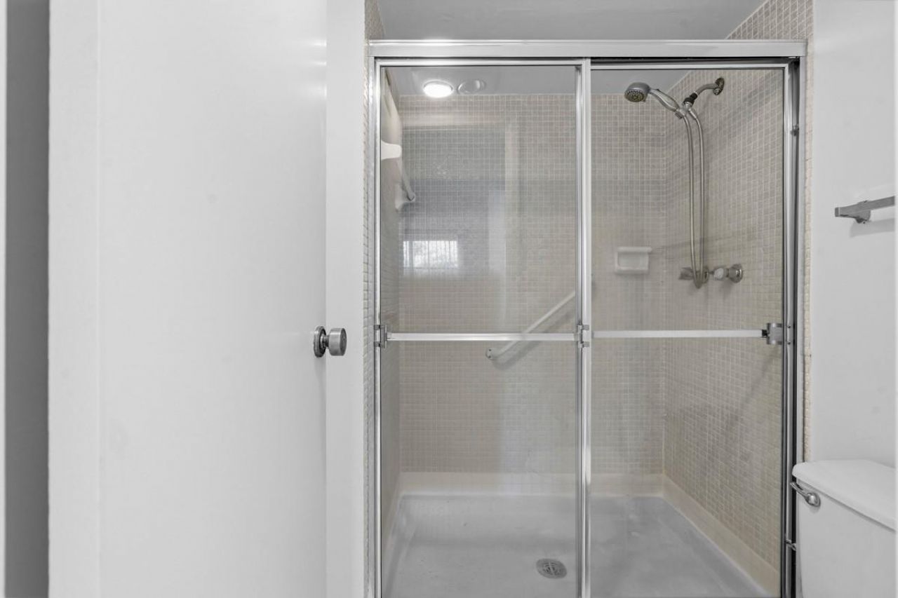 7080 Environ Boulevard, Unit 423, Lauderhill, FL 33319 Photo