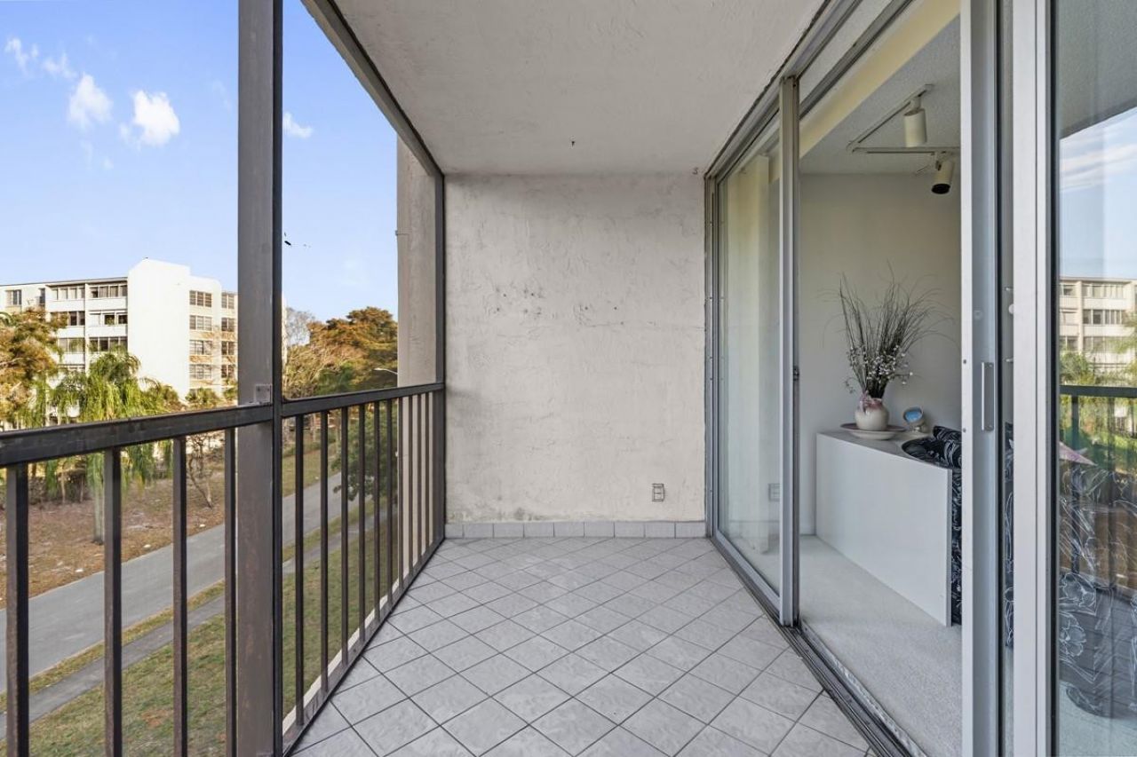 7080 Environ Boulevard, Unit 423, Lauderhill, FL 33319 Photo