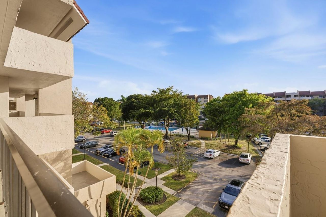 7080 Environ Boulevard, Unit 423, Lauderhill, FL 33319 Photo