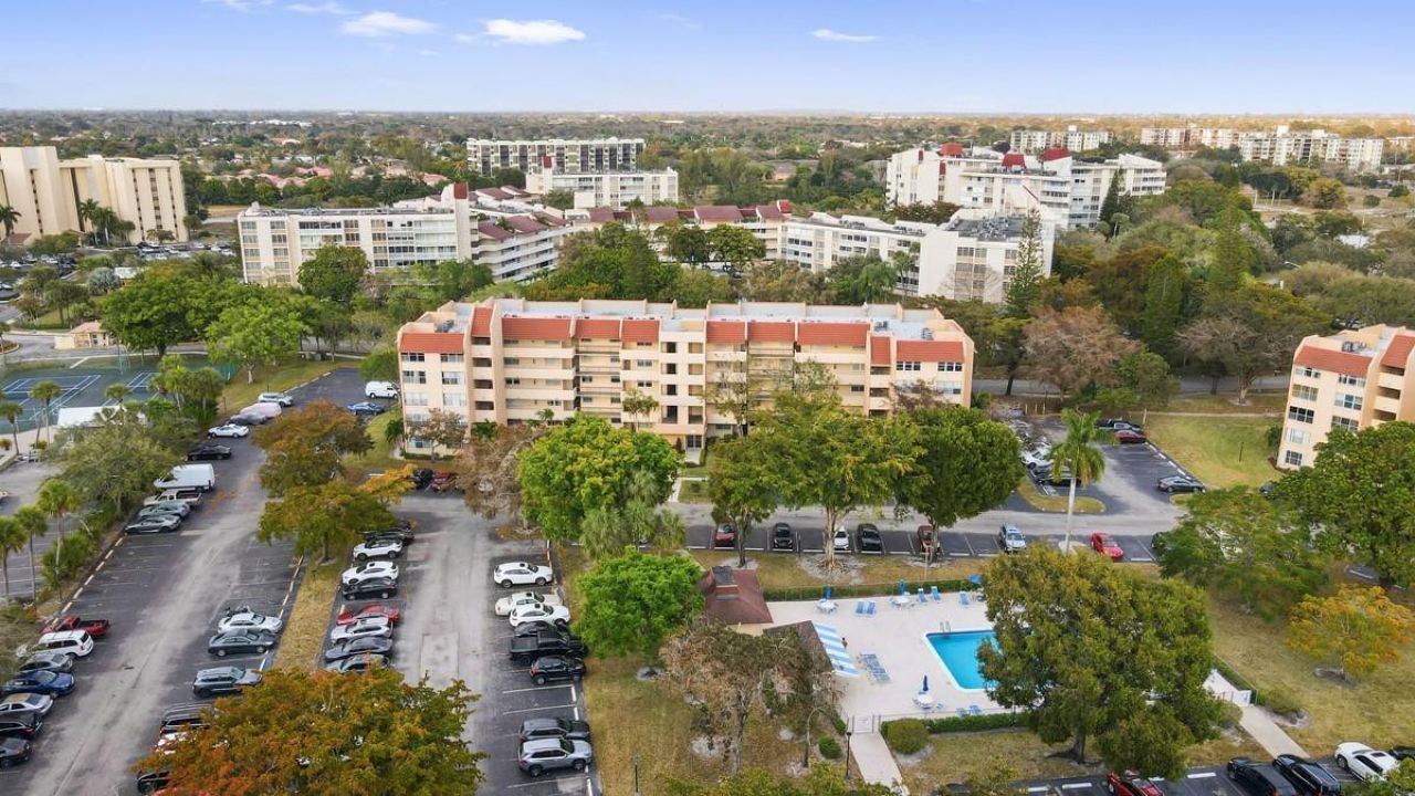 7080 Environ Boulevard, Unit 423, Lauderhill, FL 33319 Photo