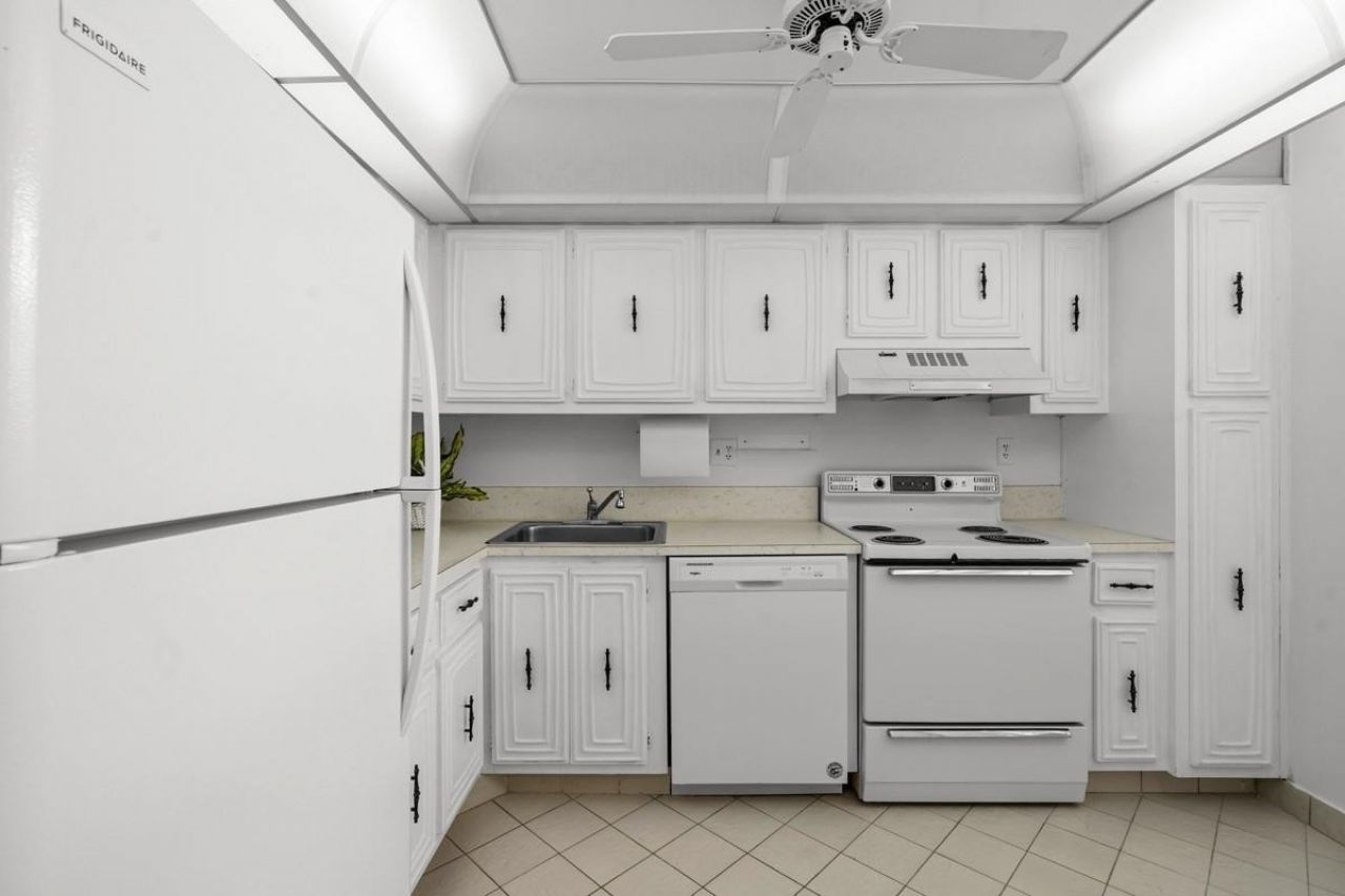 7080 Environ Boulevard, Unit 423, Lauderhill, FL 33319 Photo