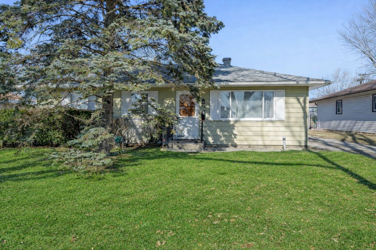 34 Golfview Lane, Carpentersville, IL 60110 Main Photo