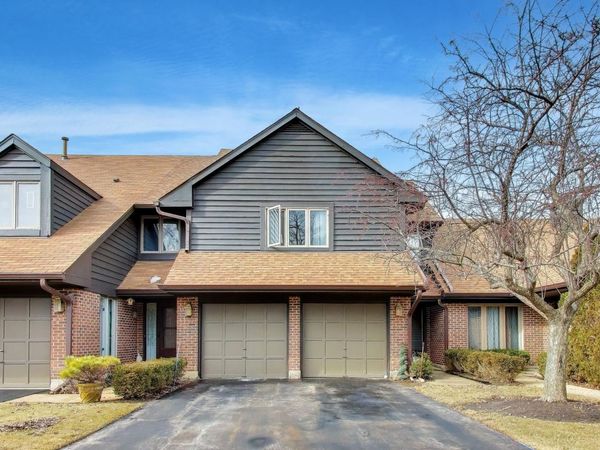 654 Picardy Circle, Northbrook, IL 60062