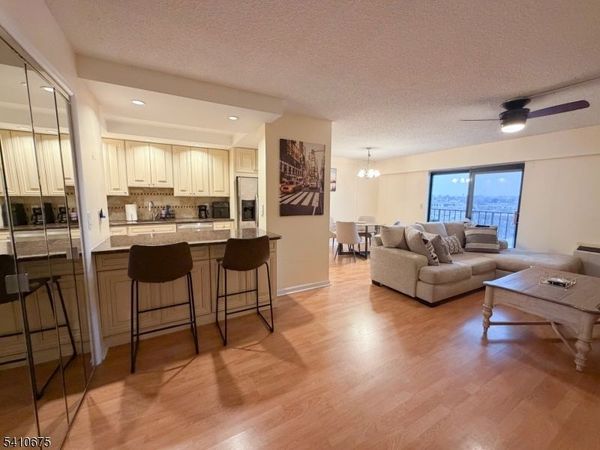 10 N Wood Ave, Linden, NJ 07036