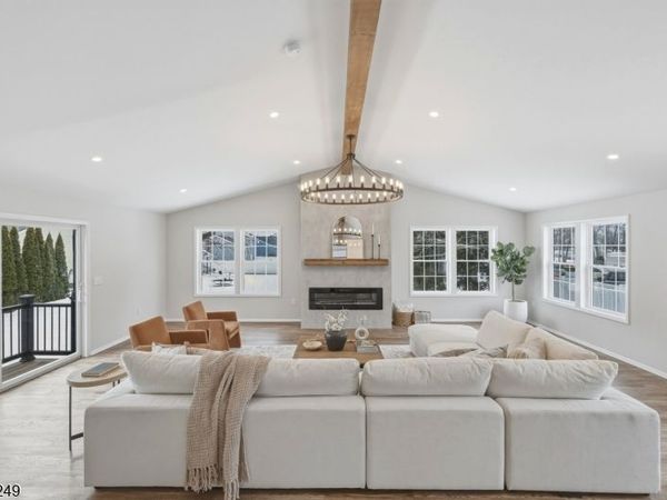 526 Ridgedale Ave, East Hanover, NJ 07936