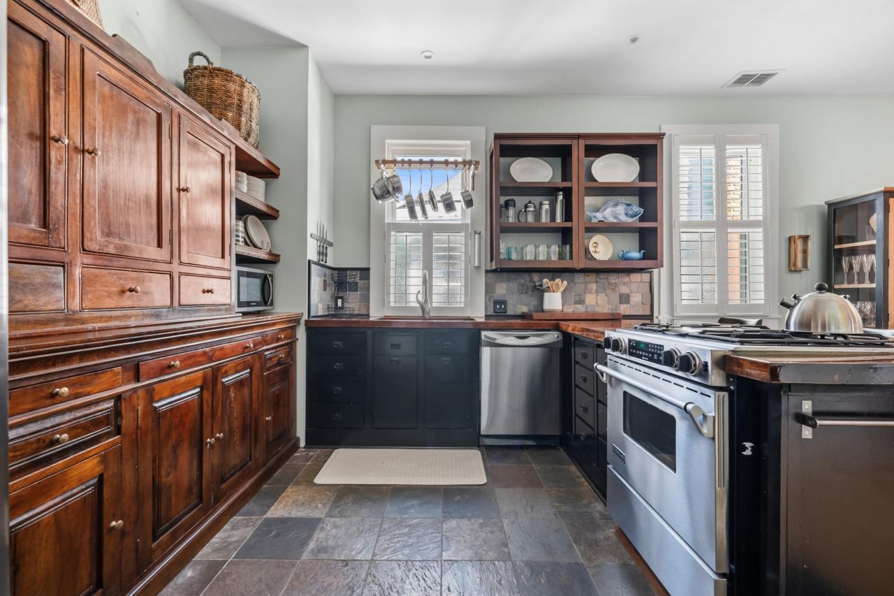 294 Congress Street Photo 12