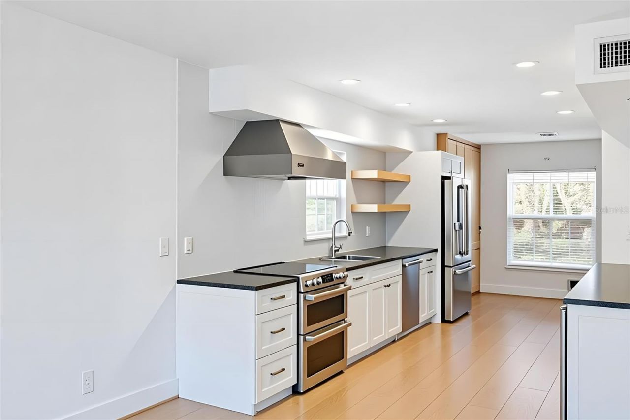 5119 Oxford Drive, Sarasota, FL 34242 Photo