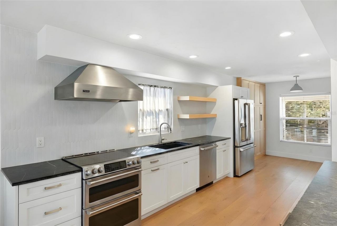 5119 Oxford Drive, Sarasota, FL 34242 Photo