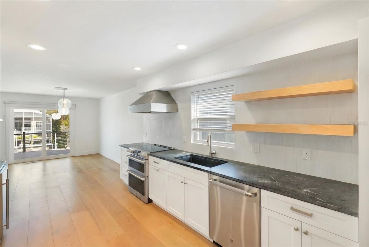 5119 Oxford Drive, Sarasota, FL 34242 Photo