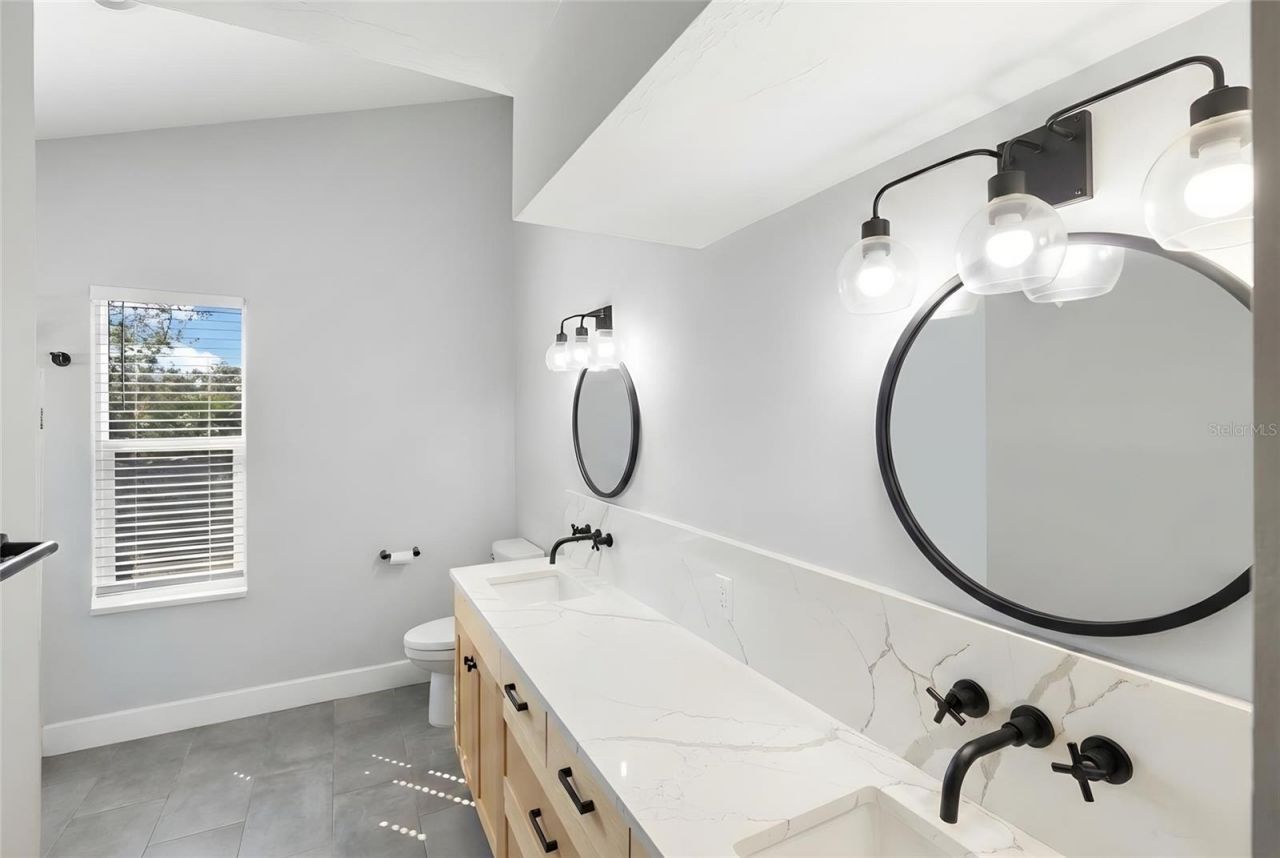 5119 Oxford Drive, Sarasota, FL 34242 Photo