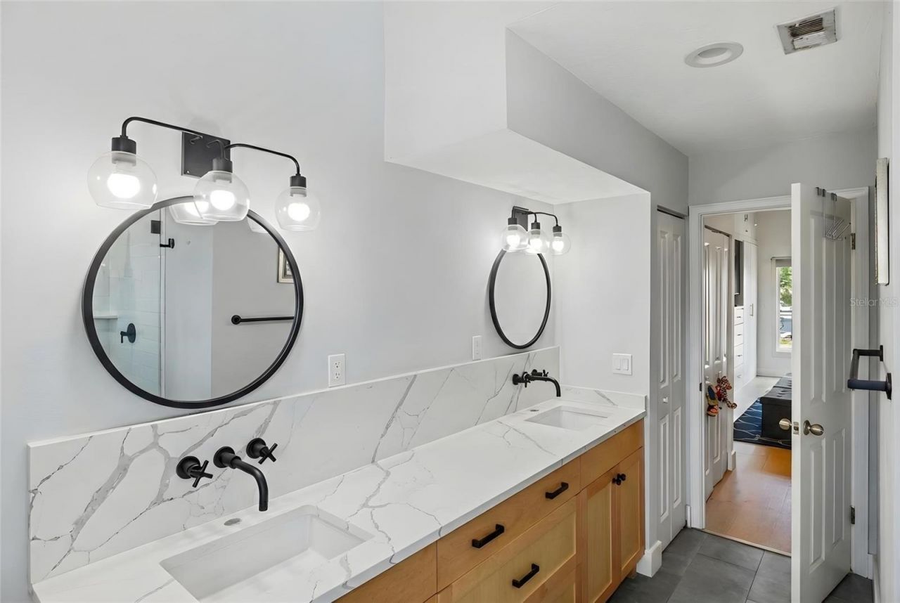 5119 Oxford Drive, Sarasota, FL 34242 Photo