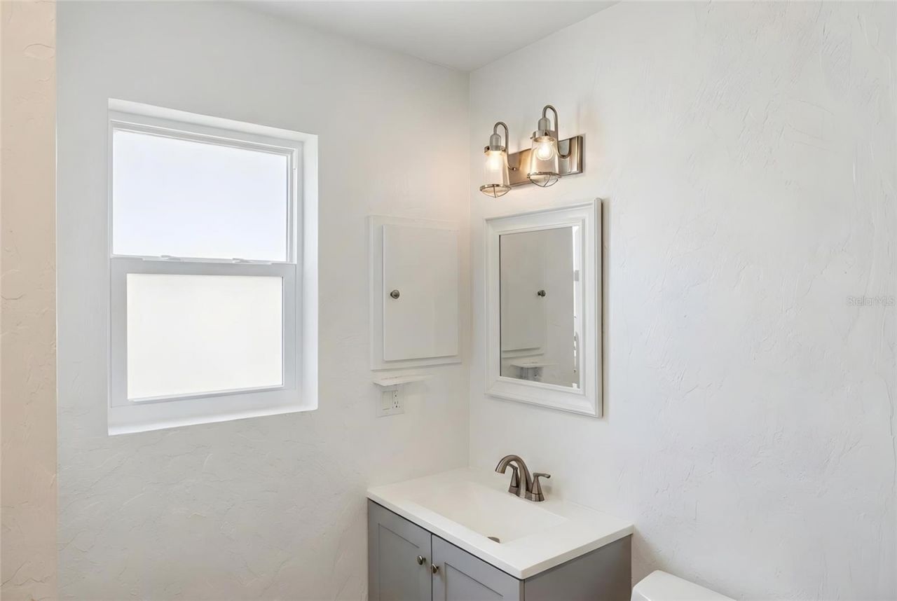 5119 Oxford Drive, Sarasota, FL 34242 Photo